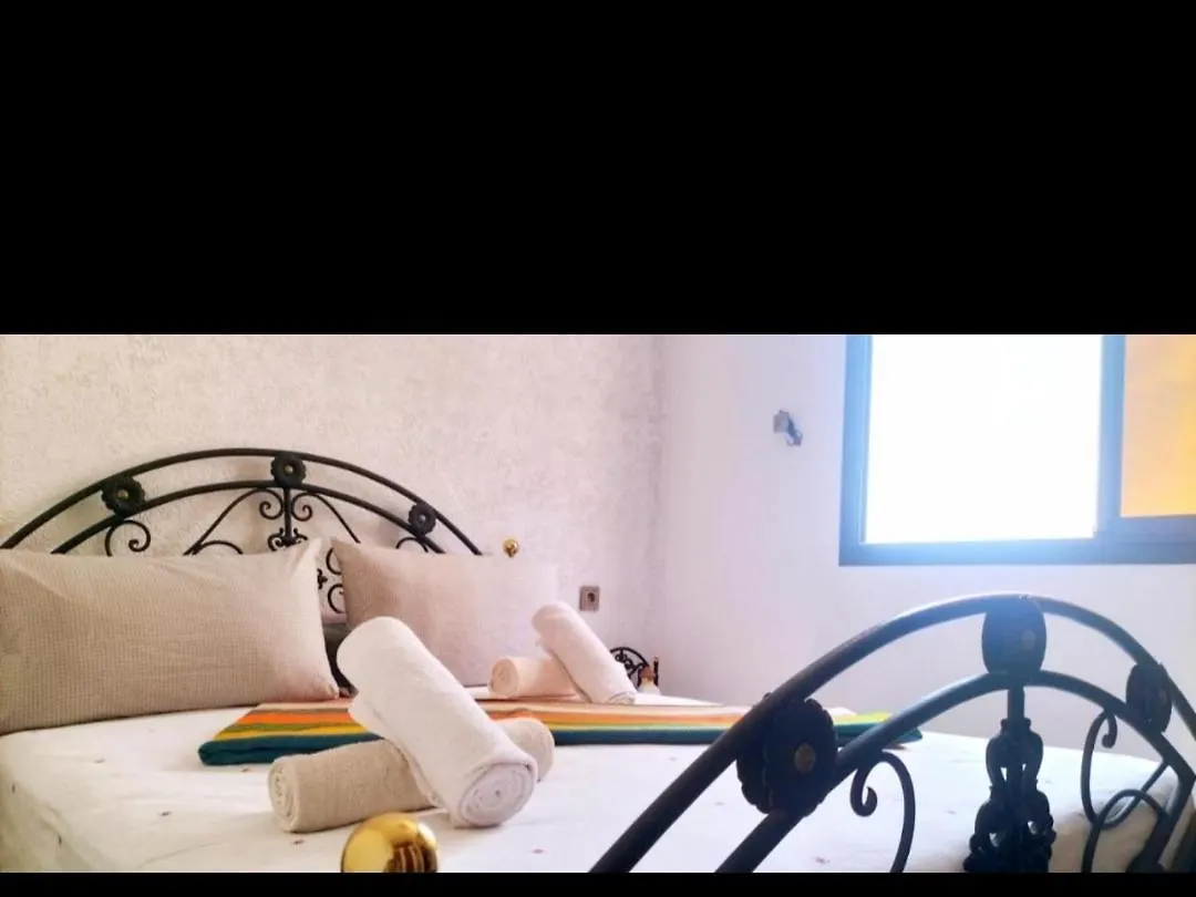 לינה וארוחת בוקר אגאדיר Openwaves Surf House